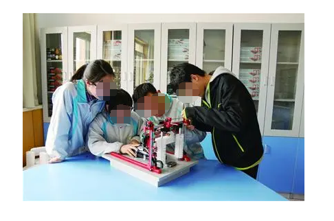 創新人才培養與小學教育信息化改革研究