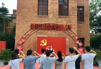 網絡時代紅色文化融入大學生思政教育的研究