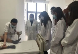 高年級臨床醫學本科生兼職班主任工作的實踐與思考