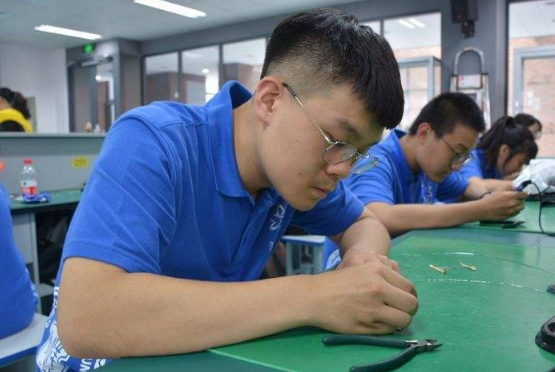 淺析中職電子電工專業教學中創新能力的培養策略